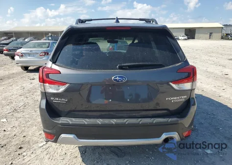 2021 Subaru Forester Touring z USA, uszkodzony, nr VIN JF2SKAXC3MH424564